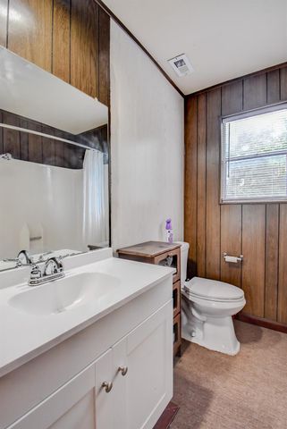 11 Plantation Drive, Damon, TX 77430