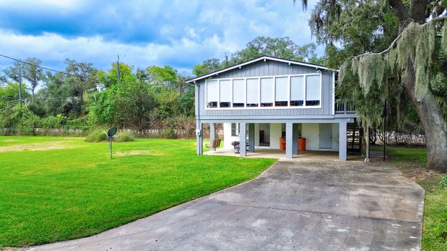 11 Plantation Drive, Damon, TX 77430