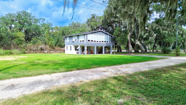 11 Plantation Drive, Damon, TX 77430