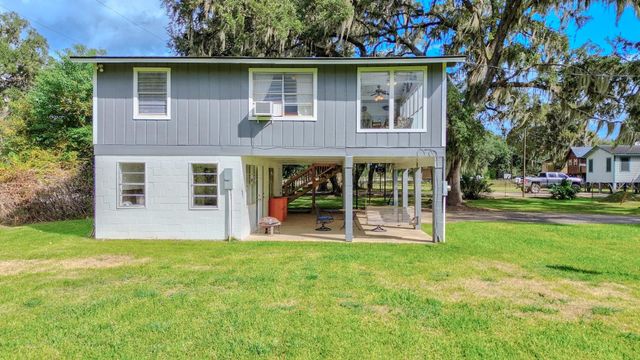 11 Plantation Drive, Damon, TX 77430