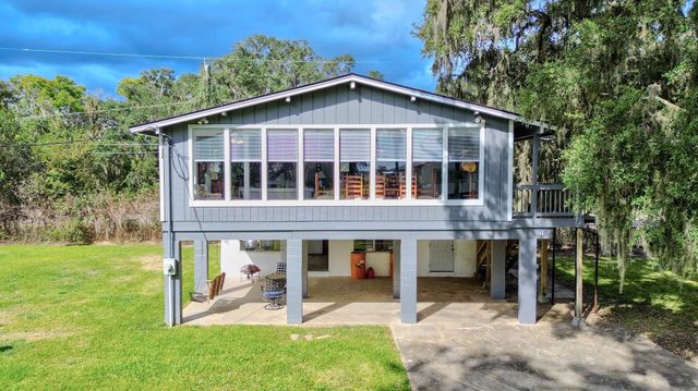 11 Plantation Drive, Damon, TX 77430