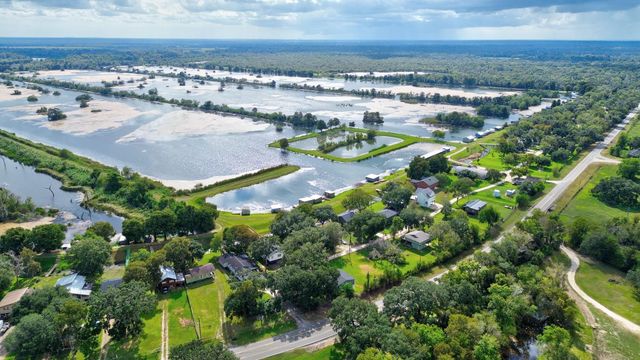 11 Plantation Drive, Damon, TX 77430