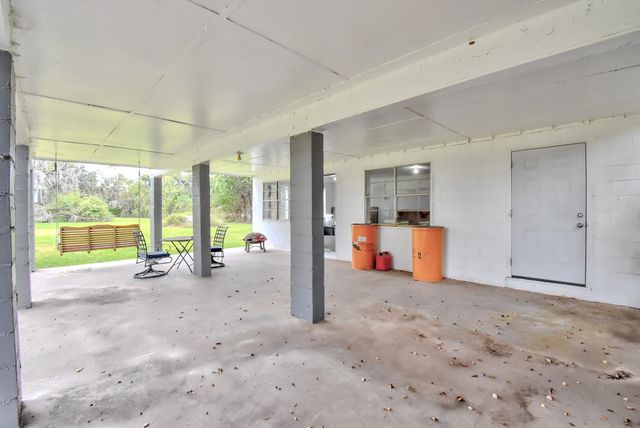 11 Plantation Drive, Damon, TX 77430