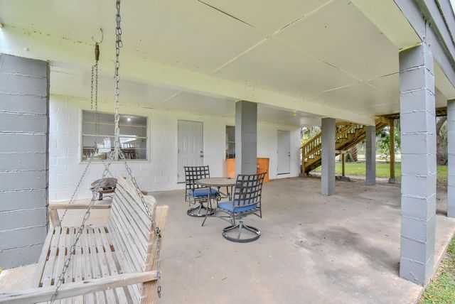 11 Plantation Drive, Damon, TX 77430