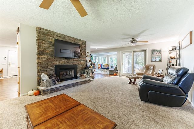 546 Crest Circle, Webster, NY 14580