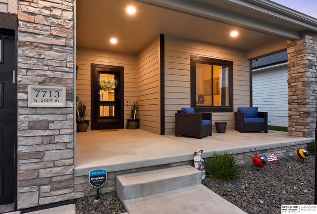 7713 S 200 Street, Omaha, NE 68028