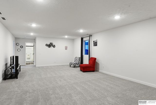 7713 S 200 Street, Omaha, NE 68028