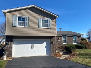 1079 S Lewis Avenue, Lombard, IL 60148