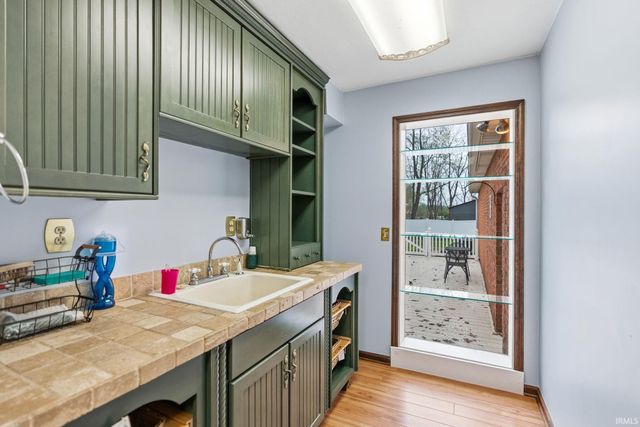 1910 Deer Trail, Warsaw, IN 46580