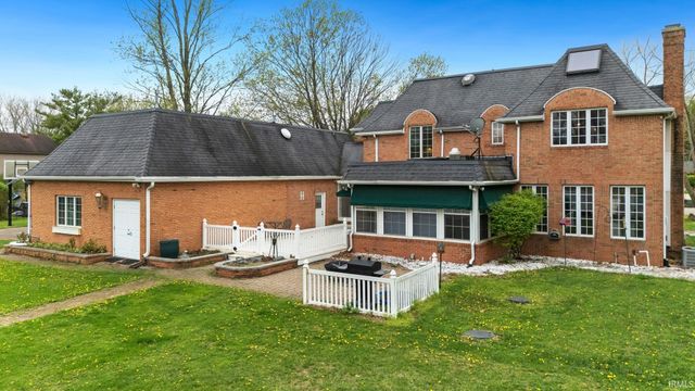 1910 Deer Trail, Warsaw, IN 46580
