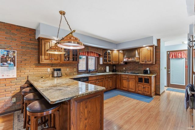 1910 Deer Trail, Warsaw, IN 46580