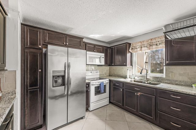 1500 NE 13th Terrace G6, Jensen Beach, FL 34957