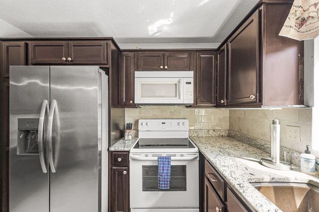1500 NE 13th Terrace G6, Jensen Beach, FL 34957
