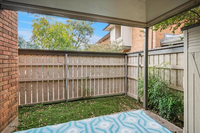 2804 Escada Drive 103V, Farmers Branch, TX 75234