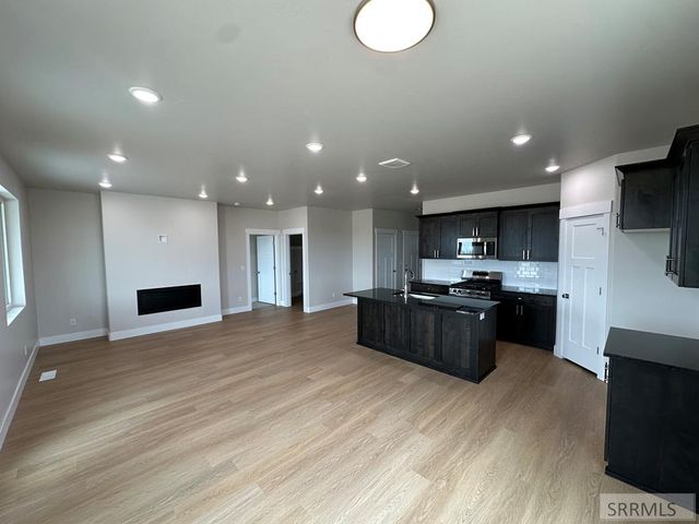 6395 Ender Ln, Idaho Falls, ID 83401