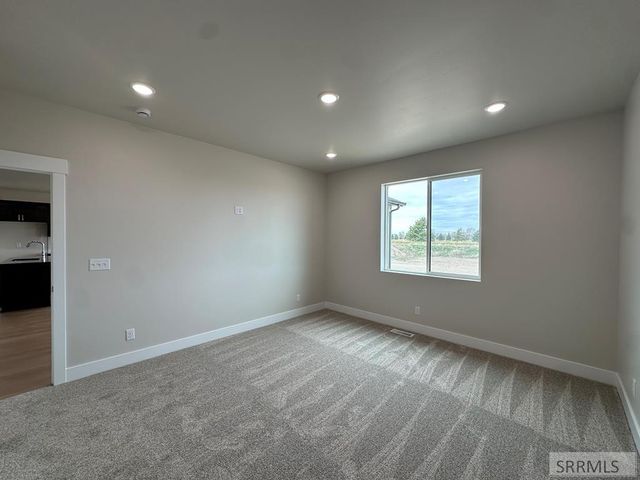 6395 Ender Ln, Idaho Falls, ID 83401