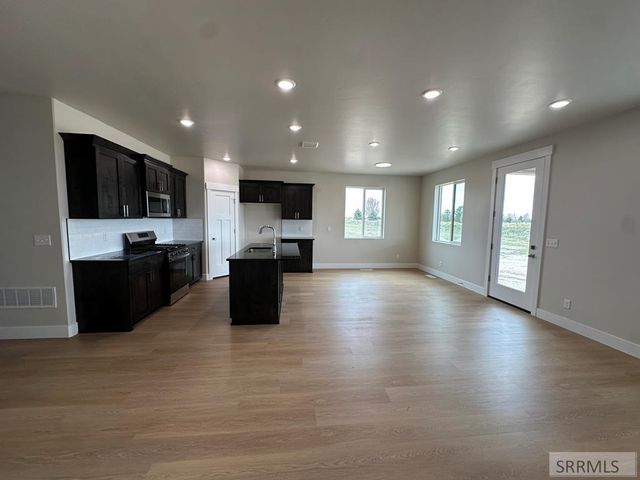 6395 Ender Ln, Idaho Falls, ID 83401