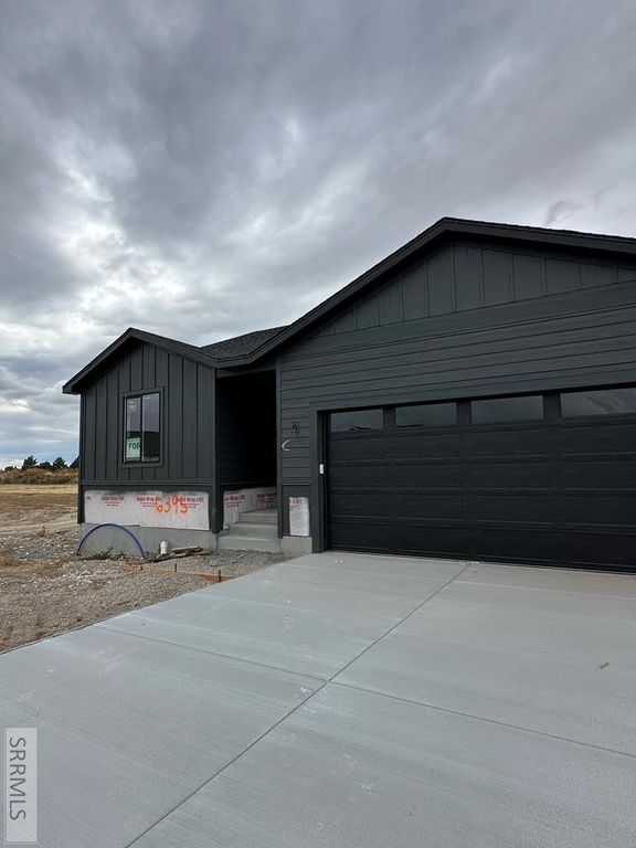 6395 Ender Ln, Idaho Falls, ID 83401