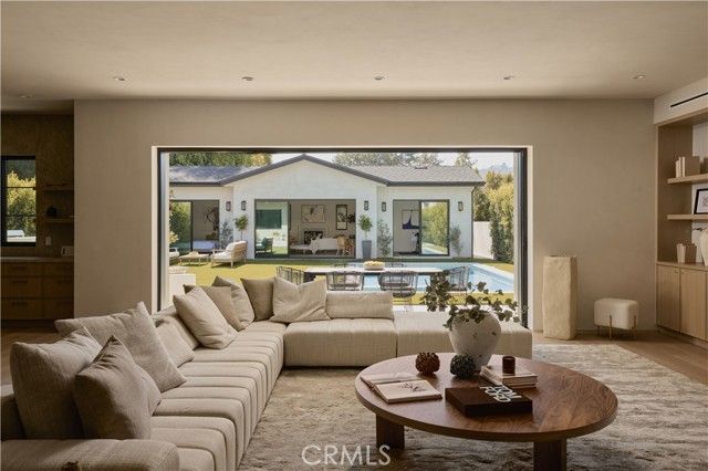 13024 Bloomfield Street, Studio City (los Angeles), CA 91604