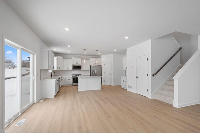 7555 Upper 42nd Street N, Oakdale, MN 55128