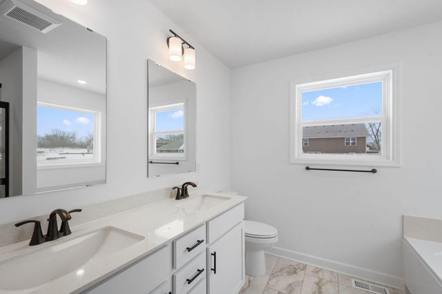 7555 Upper 42nd Street N, Oakdale, MN 55128