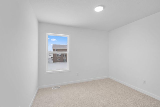 7555 Upper 42nd Street N, Oakdale, MN 55128