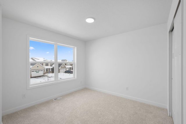 7555 Upper 42nd Street N, Oakdale, MN 55128