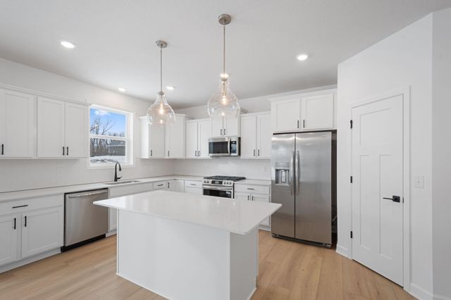 7555 Upper 42nd Street N, Oakdale, MN 55128