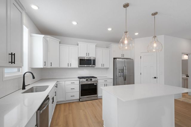 7555 Upper 42nd Street N, Oakdale, MN 55128