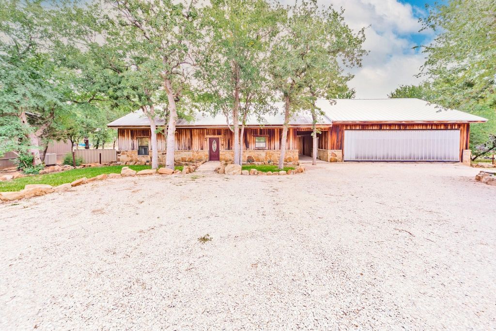 520 County Road 1743, Chico, TX 76431
