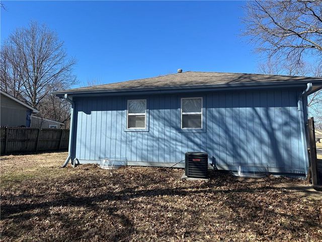 303 E Wilson Street, Spring Hill, KS 66083