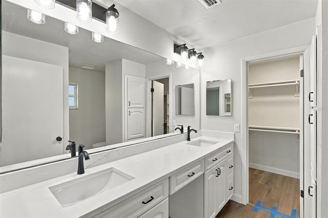 1521 N LAKEVIEW AVENUE, Leesburg, FL 34748