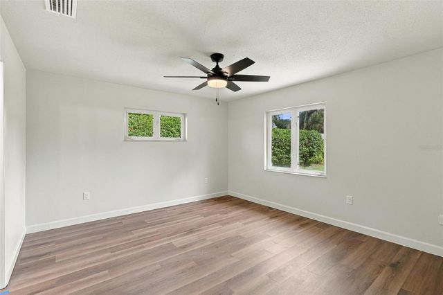 1521 N LAKEVIEW AVENUE, Leesburg, FL 34748