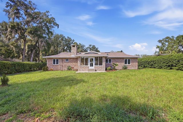 1521 N LAKEVIEW AVENUE, Leesburg, FL 34748
