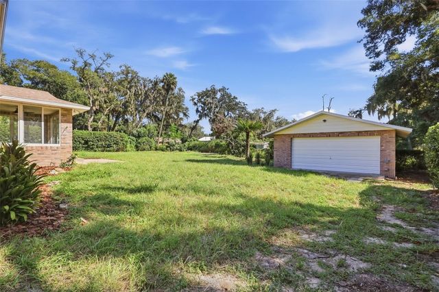 1521 N LAKEVIEW AVENUE, Leesburg, FL 34748