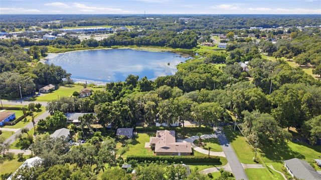 1521 N LAKEVIEW AVENUE, Leesburg, FL 34748