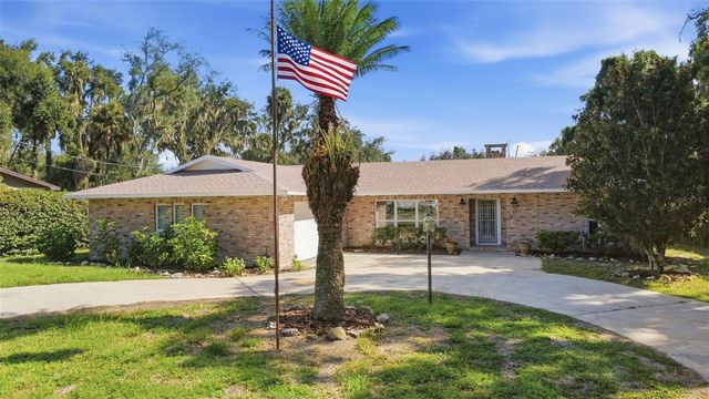 1521 N LAKEVIEW AVENUE, Leesburg, FL 34748