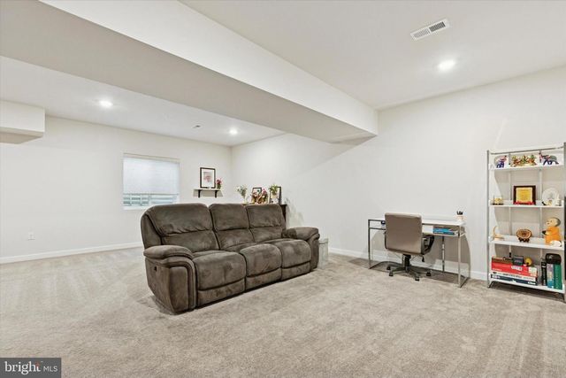 141 FOUR LEAF DR, Downingtown, PA 19335