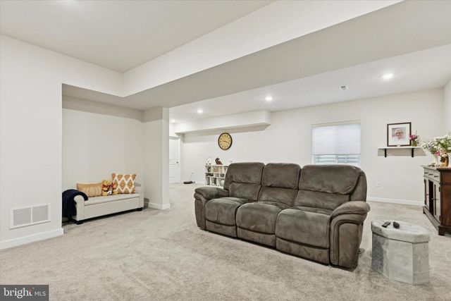 141 FOUR LEAF DR, Downingtown, PA 19335