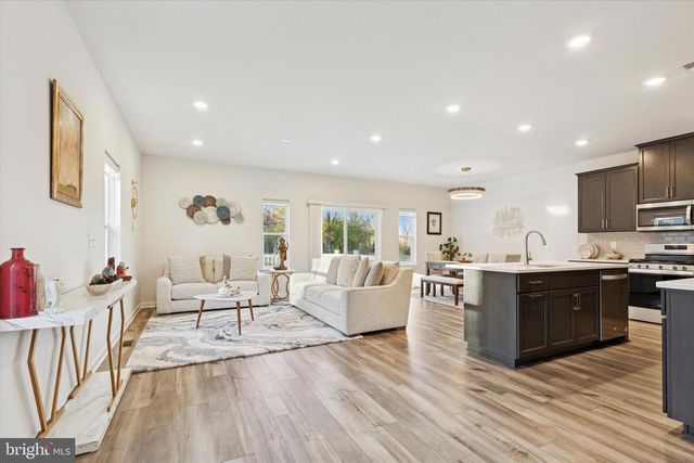 141 FOUR LEAF DR, Downingtown, PA 19335