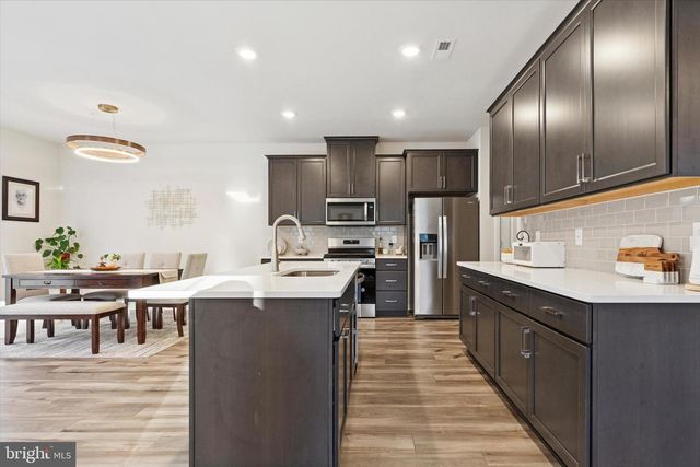 141 FOUR LEAF DR, Downingtown, PA 19335