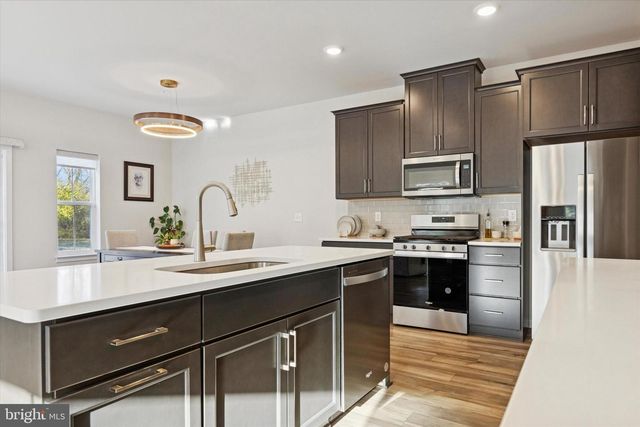 141 FOUR LEAF DR, Downingtown, PA 19335