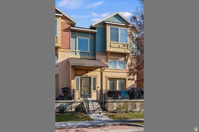 810 N FARMINGTON XING, Farmington, UT 84025