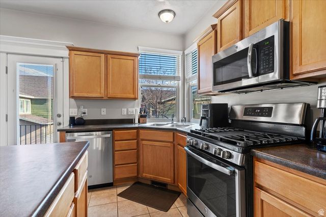 810 N FARMINGTON XING, Farmington, UT 84025