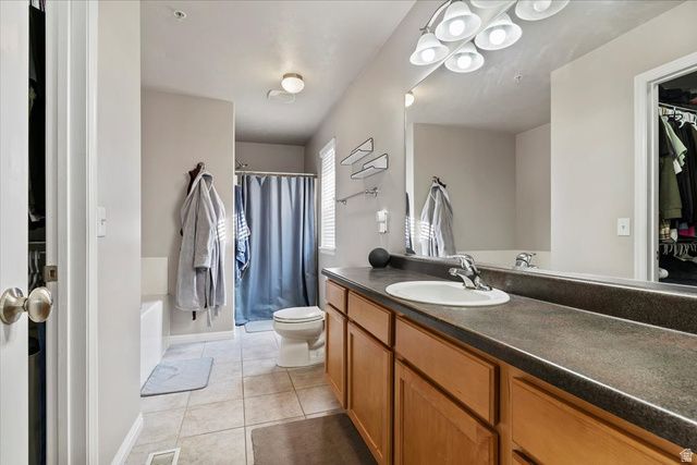 810 N FARMINGTON XING, Farmington, UT 84025