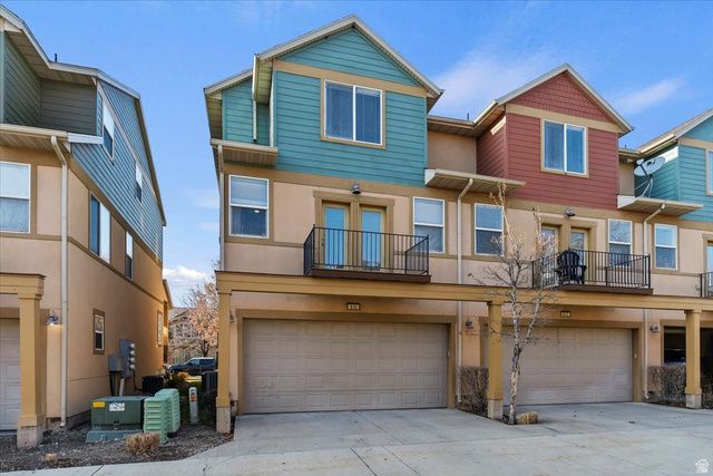 810 N FARMINGTON XING, Farmington, UT 84025