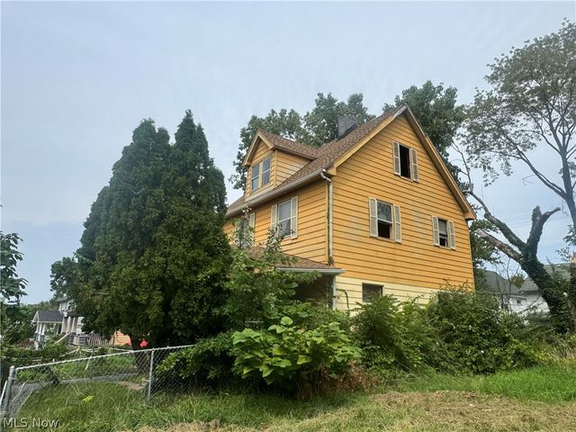 11321 Mount Overlook Avenue, Cleveland, OH 44104