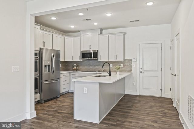 232 VAN BUREN ST, Herndon, VA 20170