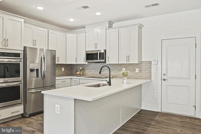 232 VAN BUREN ST, Herndon, VA 20170