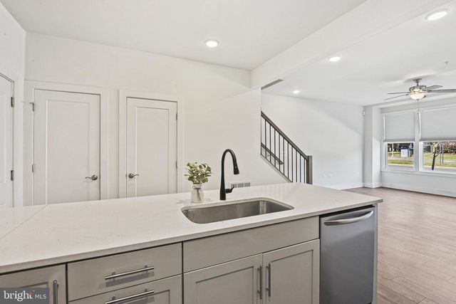 232 VAN BUREN ST, Herndon, VA 20170